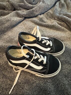 Vans Kids Black and White Old Skool Low-Top Sneakers